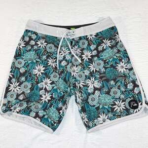 Quiksilver Highline Silent Fury 19" Board Shorts Black Floral Size 36